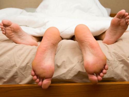 la-prima-volta-per-le-ragazze-e-non-protetto-l-ch4y2r