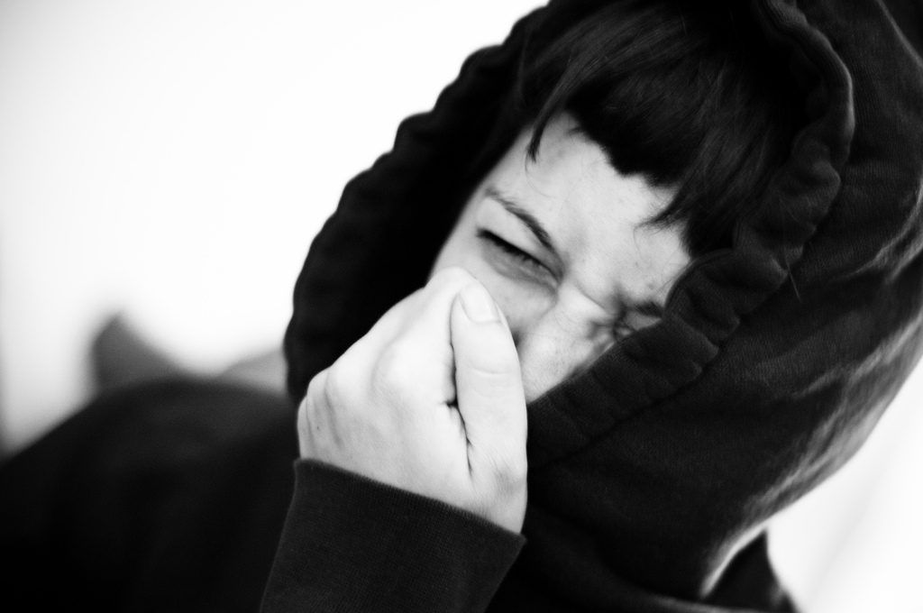 Alitosi: le possibili cause e i rimedi consigliati dallo specialista