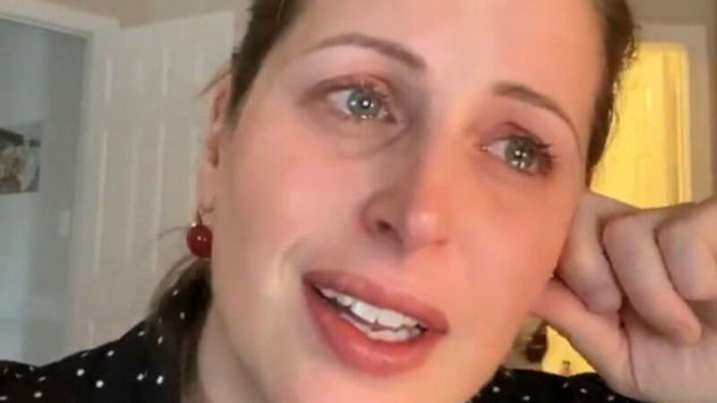 Galleria foto - Coronavirus: Clio MakeUp piange disperata Foto 3