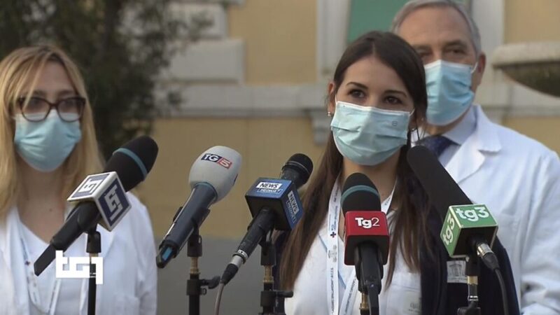 Galleria foto - Coronavirus in Italia, bollettino oggi 26 dicembre: 10.407 nuovi casi, 261 morti Foto 1